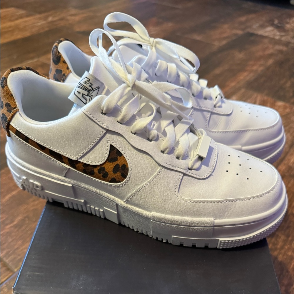 Nike Air Force one pixel SE